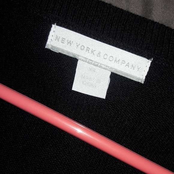 New York & company sweater - Picture 2 of 4